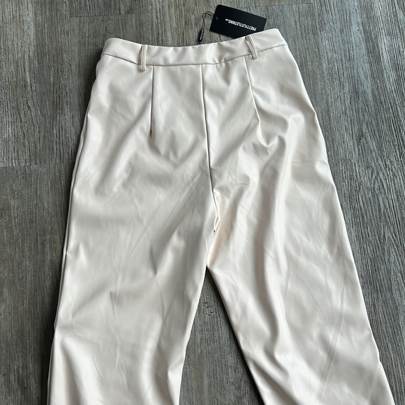 NWT Pretty Little Thing faux leather cream pants - Picture 8 of 8